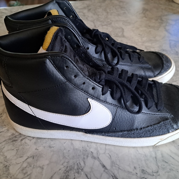 Nike Men's Black and White High-Top Sneakers - Picture 1 of 5